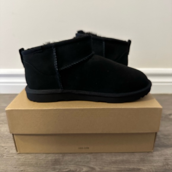 UGG Ultra Mini - Picture 2 of 4